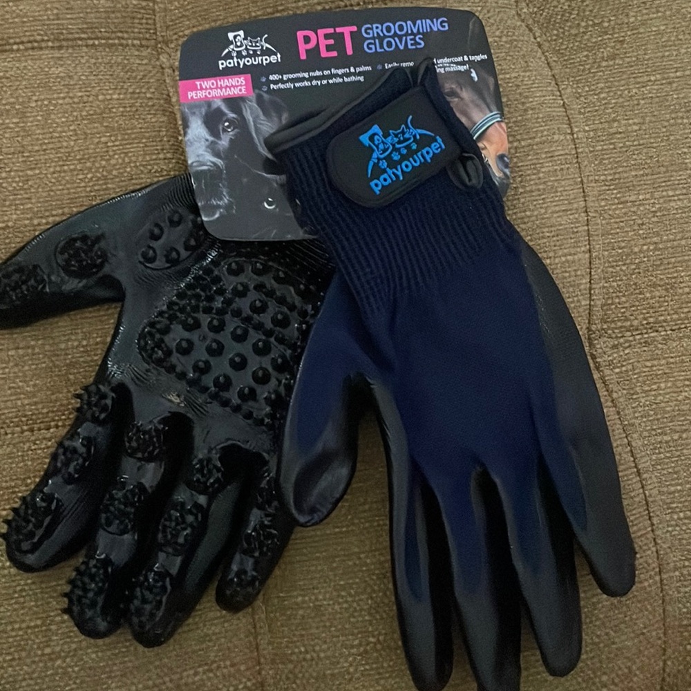 PET GROOMING GLOVES